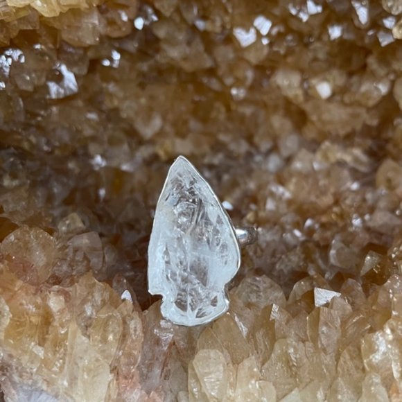 🚫SOLD🚫Unique Natural Raw Clear Quartz Arrowhead Ring. Size 7.5 - Picture 6 of 7